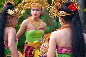 Bali dancer girls